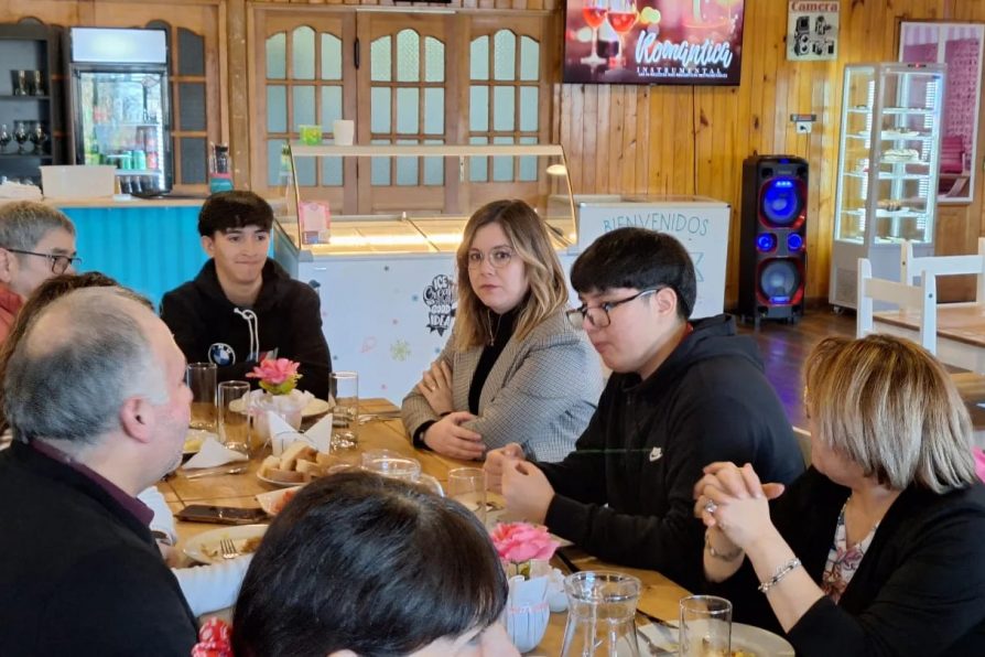 Encuentro de estudiantes del PRFE y sus familias tutoras