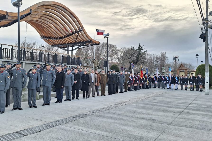 Izamiento del Pabellón Nacional en Porvenir