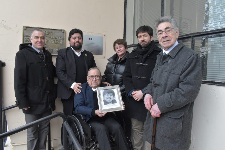 A 51 años del Golpe Militar recuerdan al profesor Carlos Baigorri con placa conmemorativa