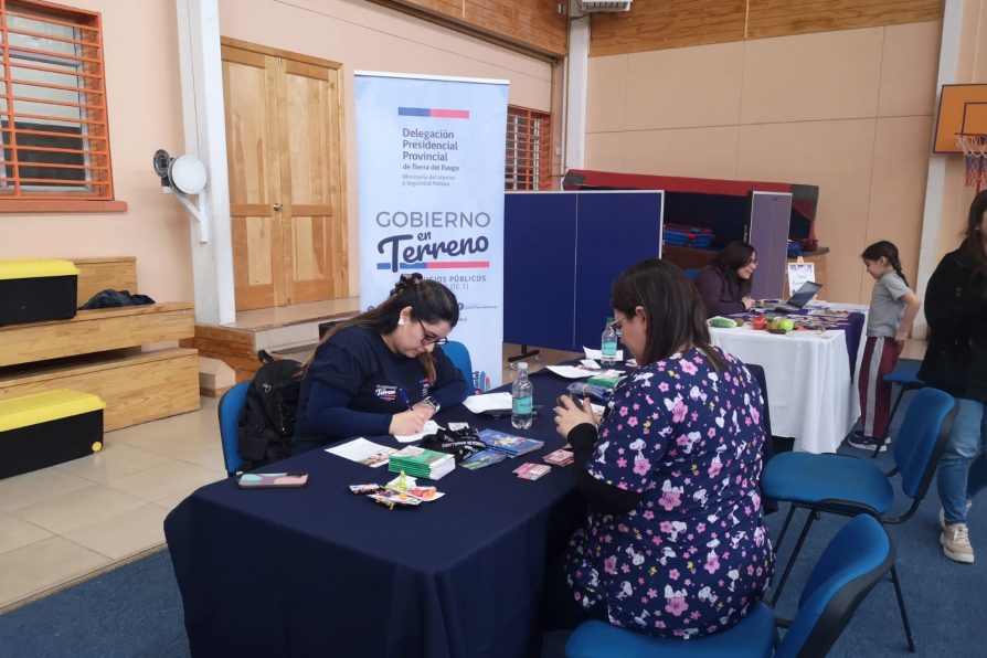 Cerro Sombrero fue sede de una nueva Plaza Ciudadana que acercó servicios públicos y emprendedores a la comunidad