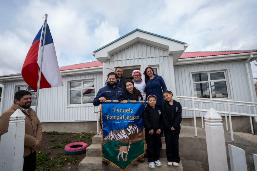 Delegación Presidencial de Tierra del Fuego cumple compromiso del Presidente Gabriel Boric con estudiante de Pampa Guanaco