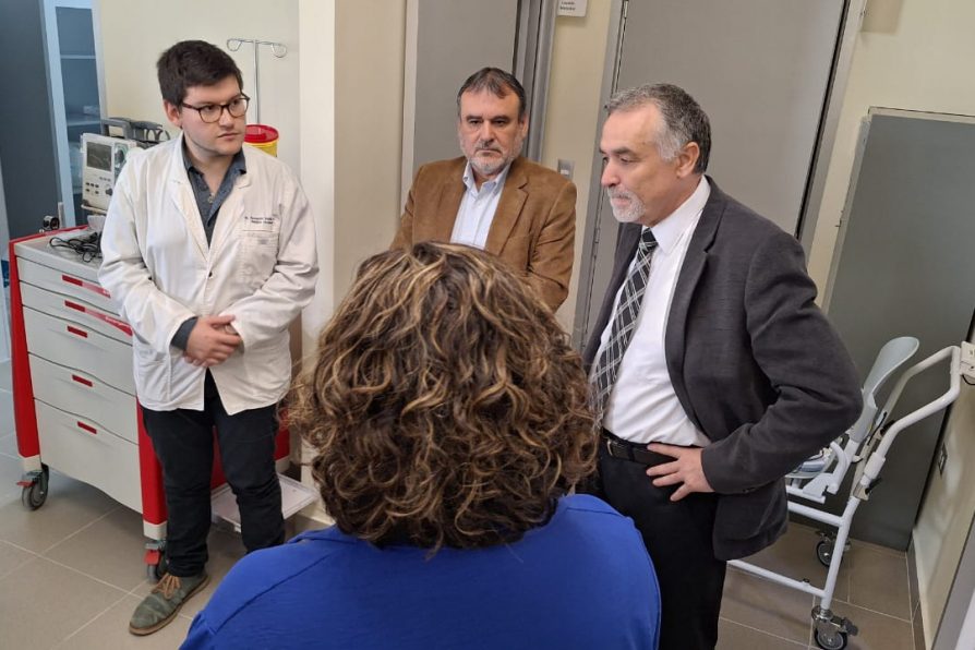 Visita de autoridades constata avances de la Unidad de Diálisis en Hospital de Porvenir