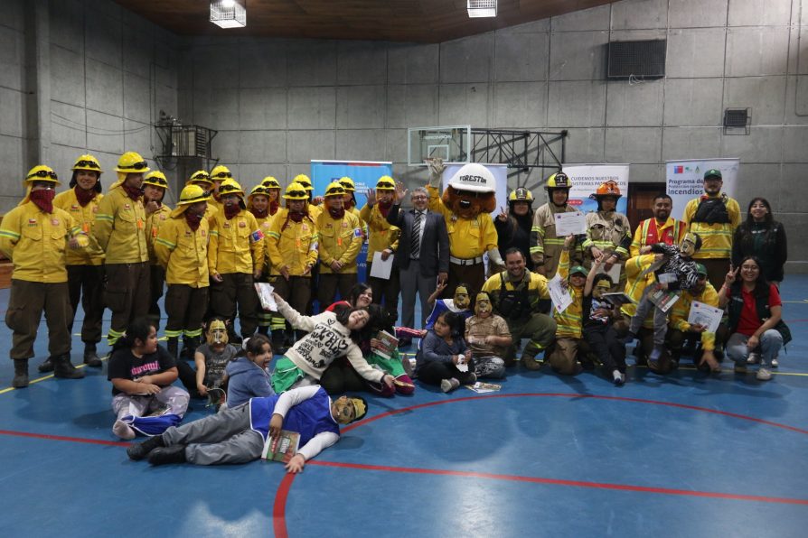 CONAF y Delegación Presidencial Provincial de Tierra del Fuego rindieron homenaje a brigadistas forestales en su día nacional