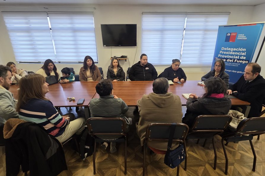 Delegada y Seremi de Economía abordan desafíos productivos y fiscalización de recursos marinos