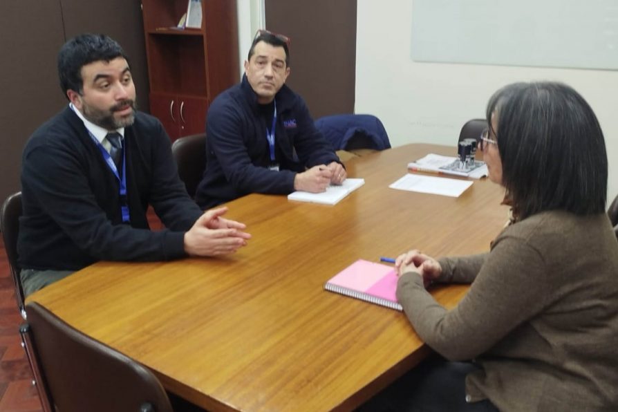 Delegada Provincial se reúne con director regional del SERNAC para fortalecer la educación financiera y los derechos de los consumidores