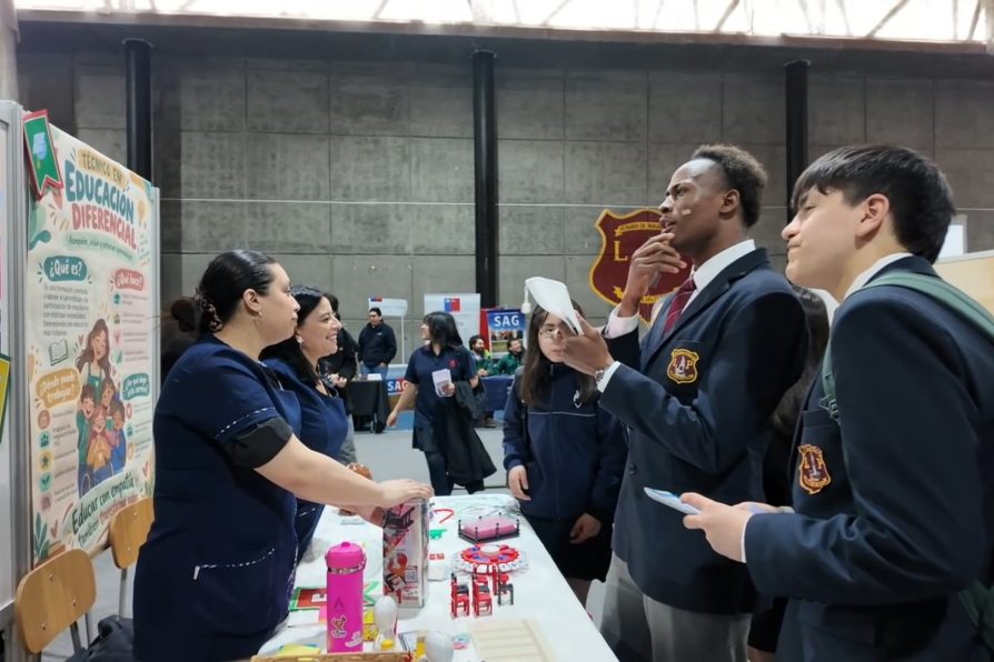 Feria Vocacional 2026 reunió a estudiantes e instituciones en Porvenir
