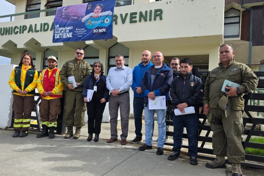 Delegada participa en COGRID comunal de Porvenir para fortalecer la prevención de incendios forestales